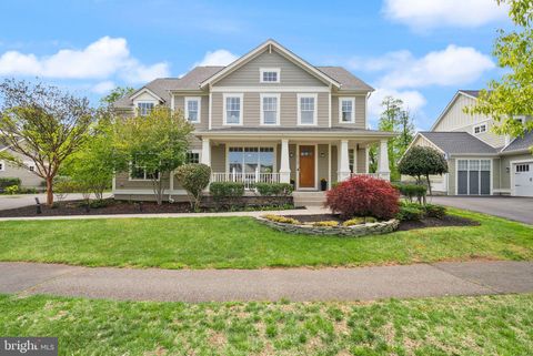 Photo of 41125 Sheffield Forest Drive, ALDIE, VA 20105 (MLS # VALO2121188)