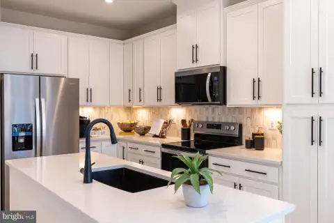 MLS: MDBC2143586