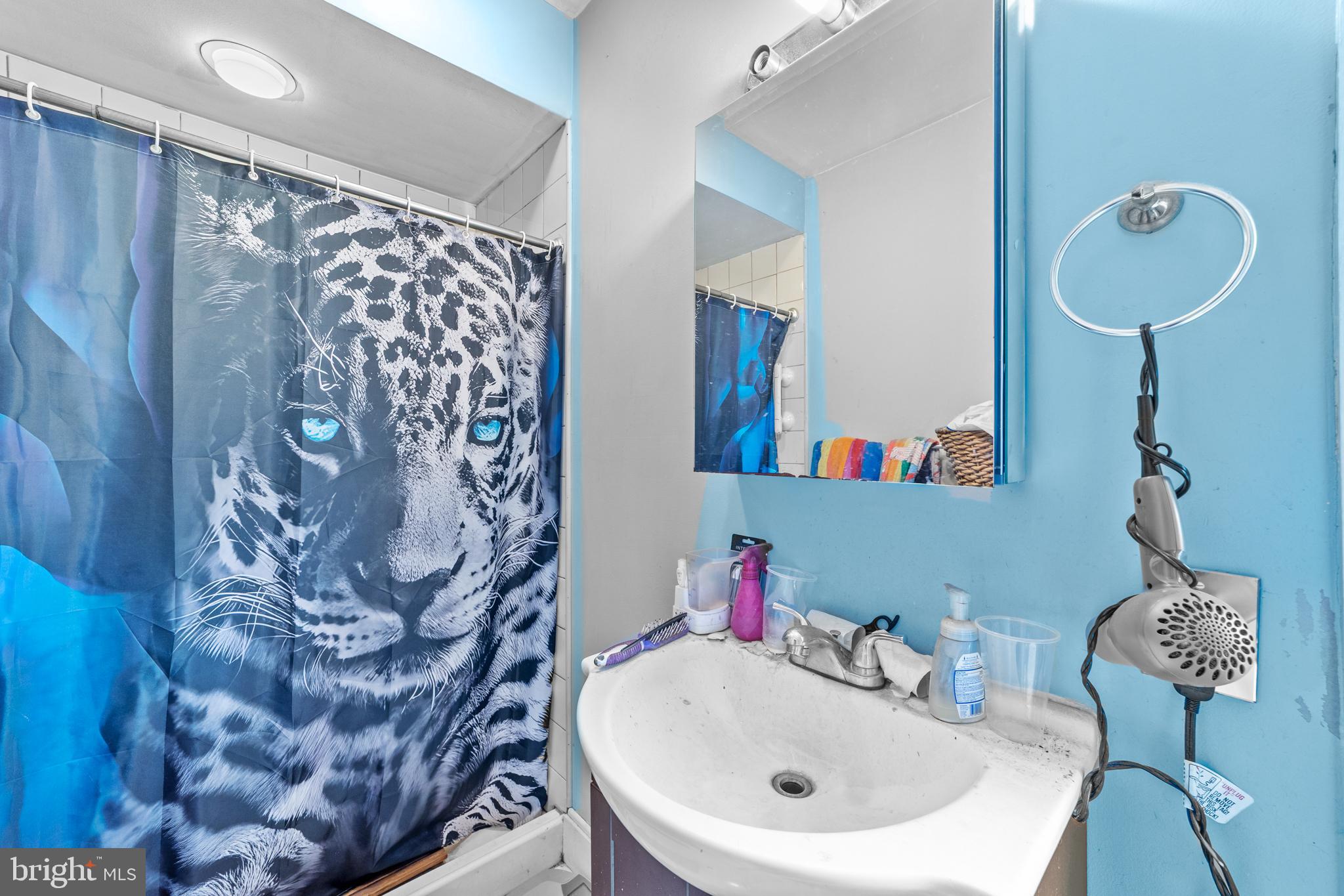 PHILADELPHIA (NORTHEAST) - Commercial Sale