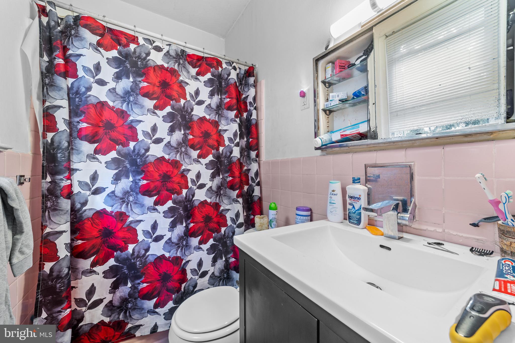 PHILADELPHIA (NORTHEAST) - Commercial Sale