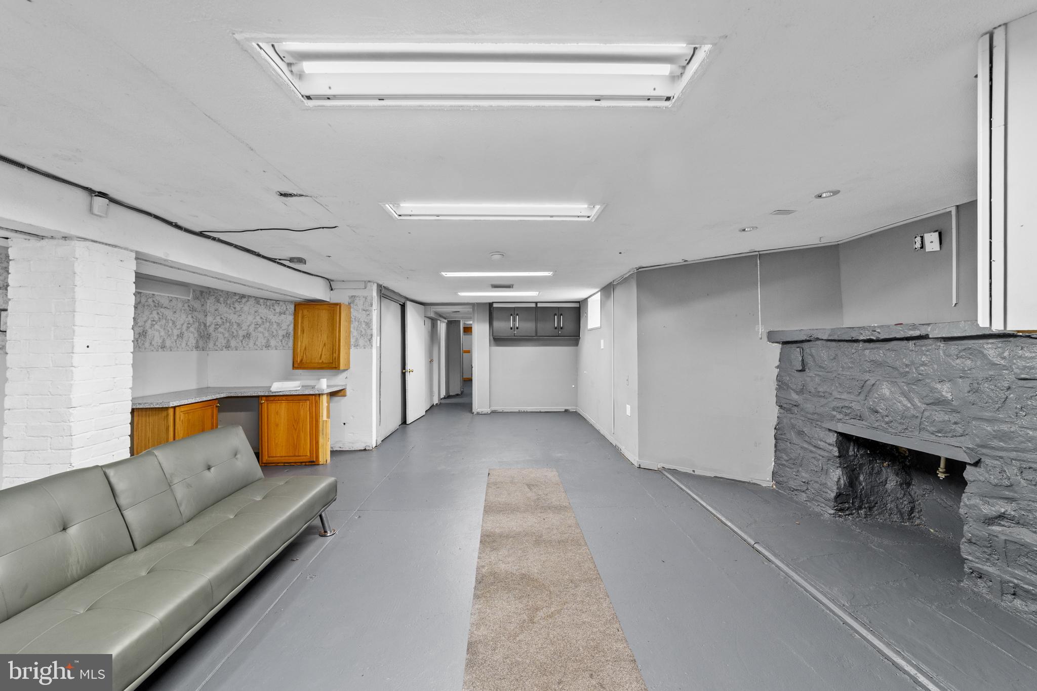 PHILADELPHIA (NORTHEAST) - Commercial Sale