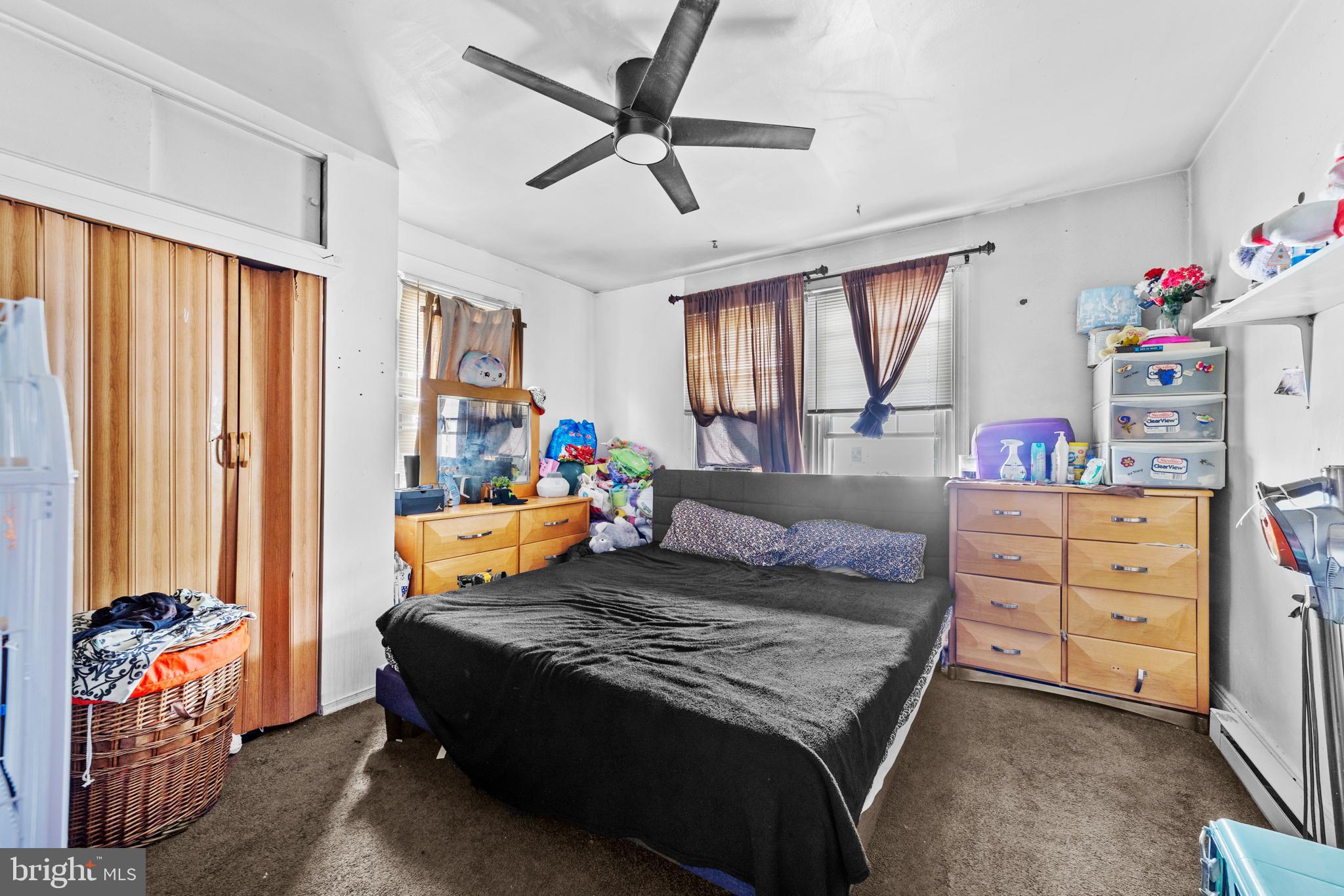 PHILADELPHIA (NORTHEAST) - Commercial Sale