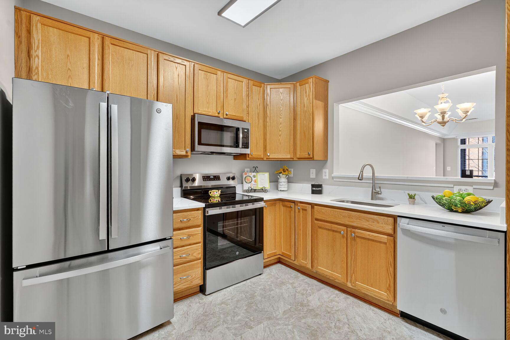 FIELDSTONE AT RIVER HILL - Residential