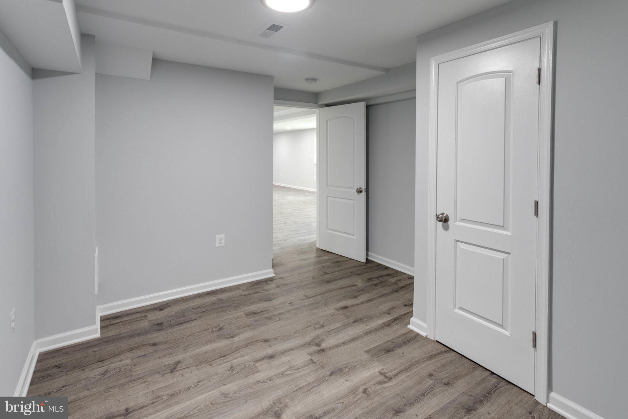 COUNTRY CLUB HILLS - Residential