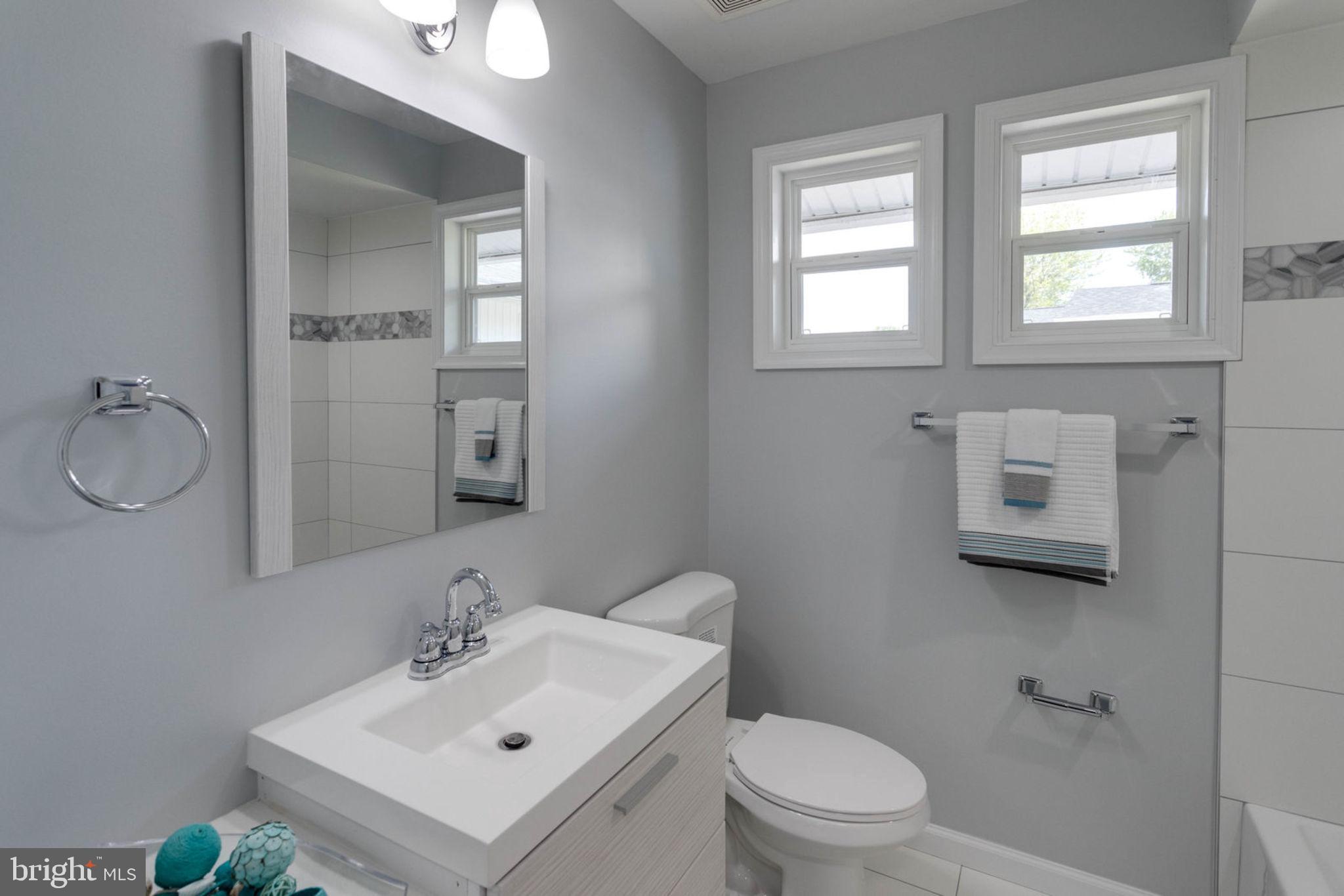 COUNTRY CLUB HILLS - Residential