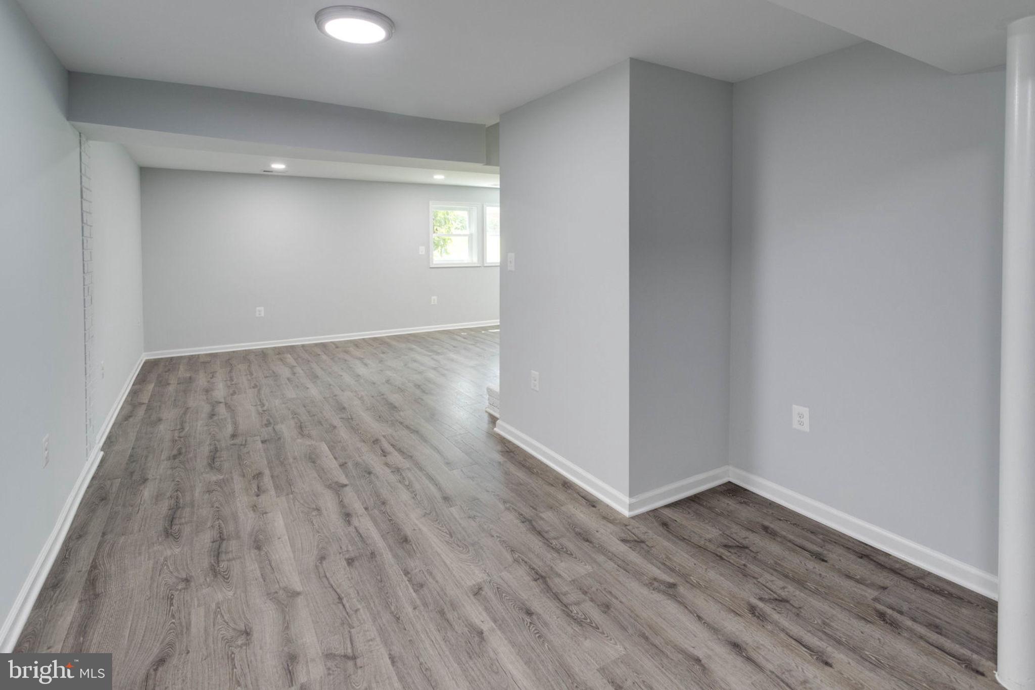 COUNTRY CLUB HILLS - Residential