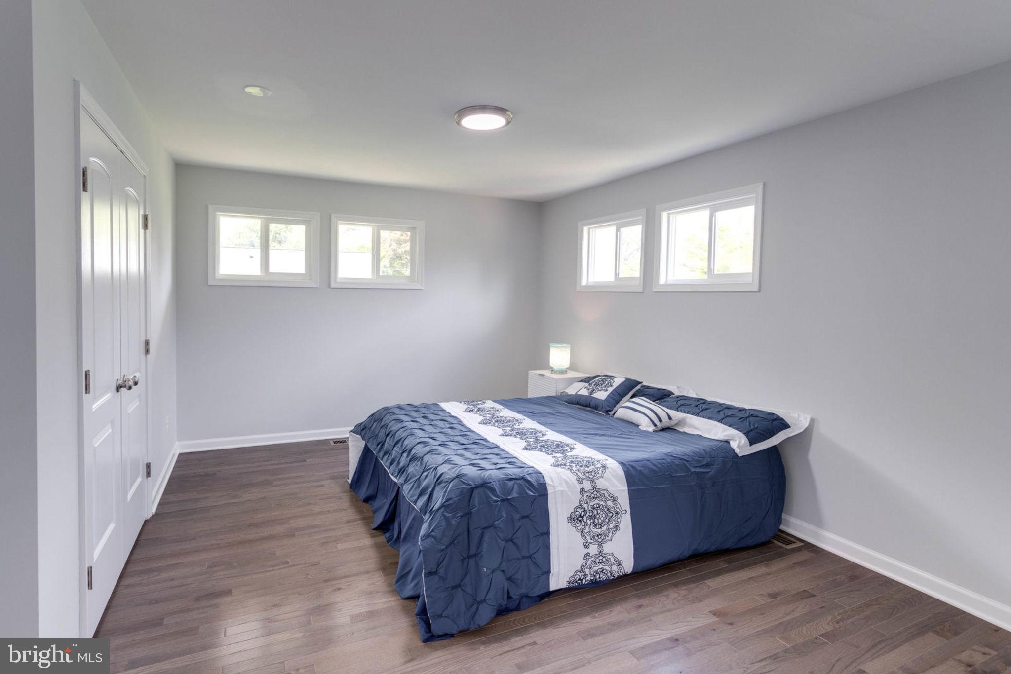 COUNTRY CLUB HILLS - Residential