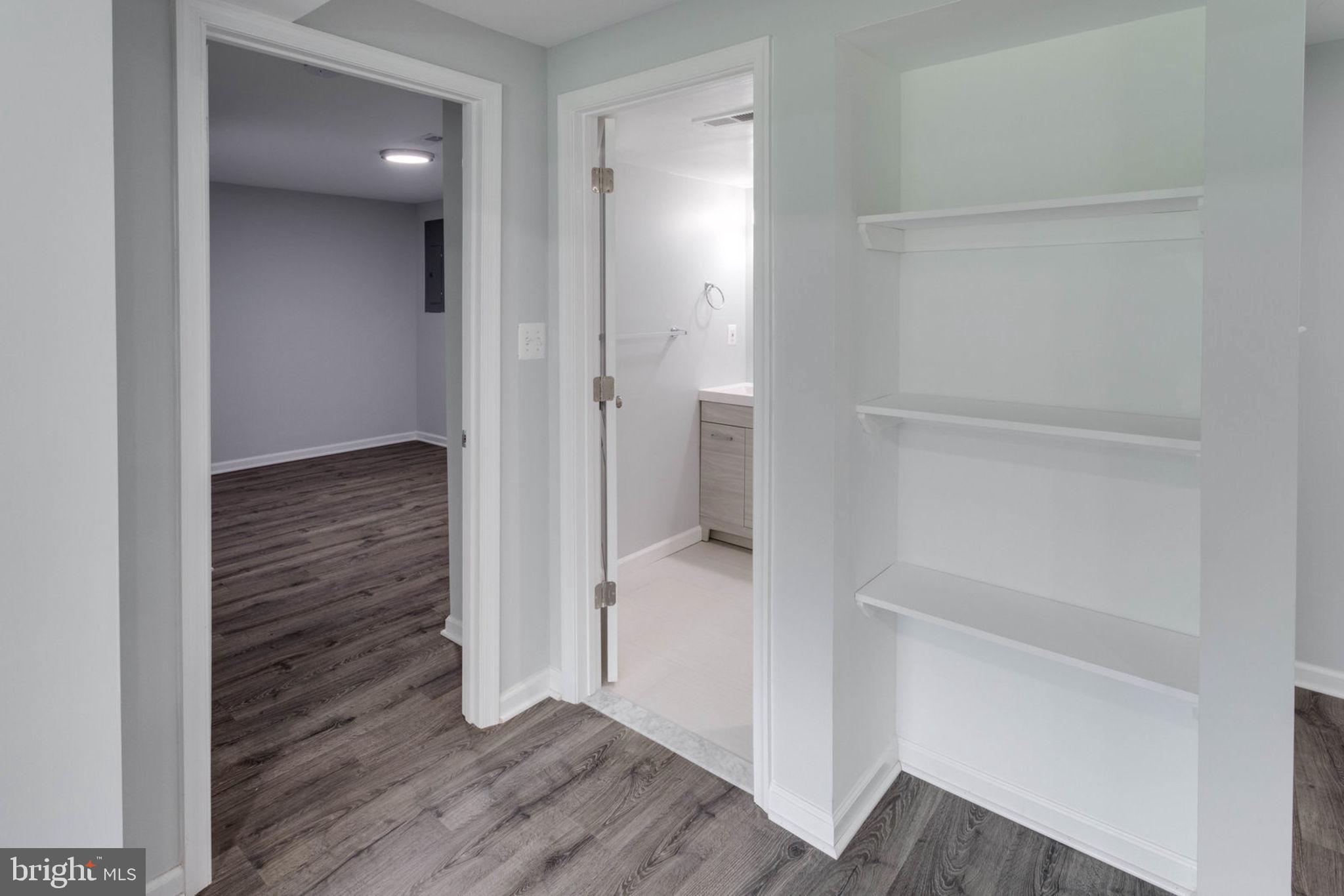 COUNTRY CLUB HILLS - Residential