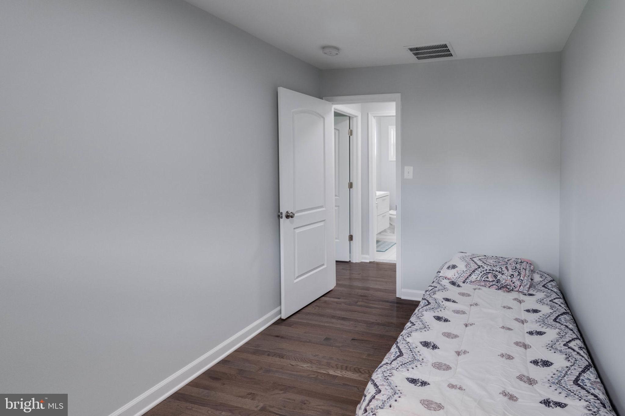 COUNTRY CLUB HILLS - Residential