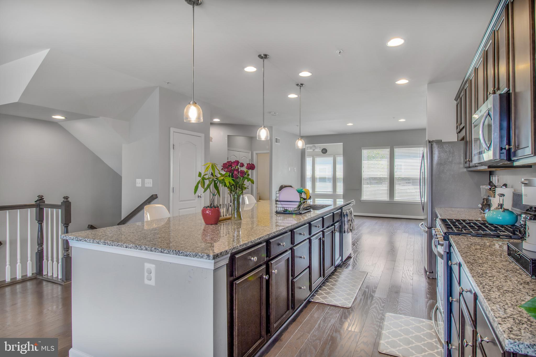 7925 BREEZY KNOLL LANE