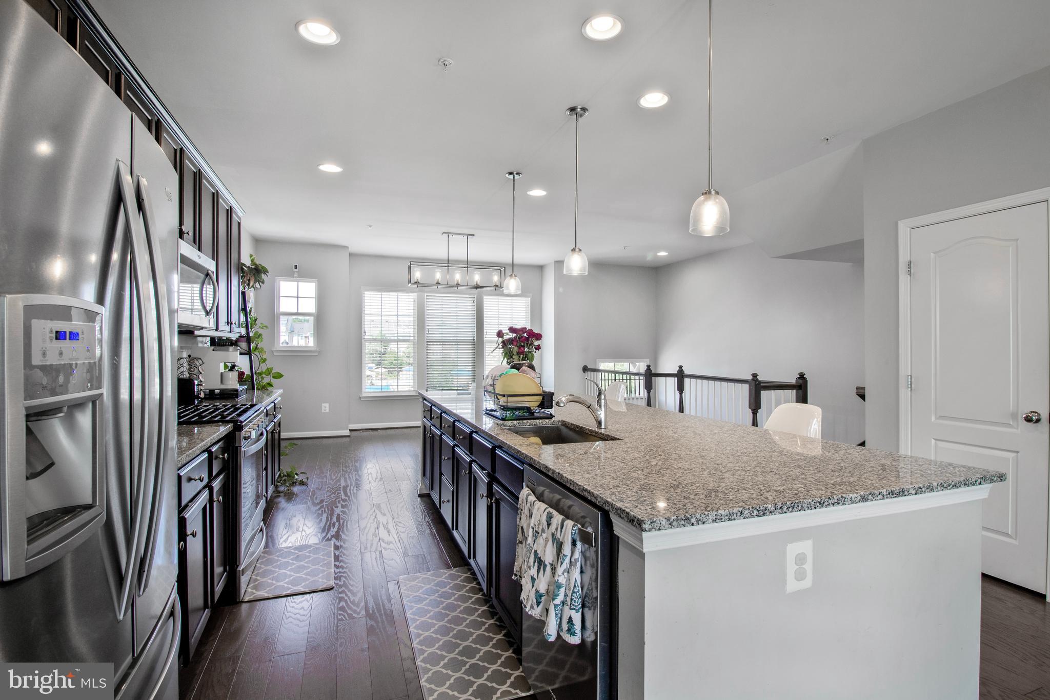 7925 BREEZY KNOLL LANE