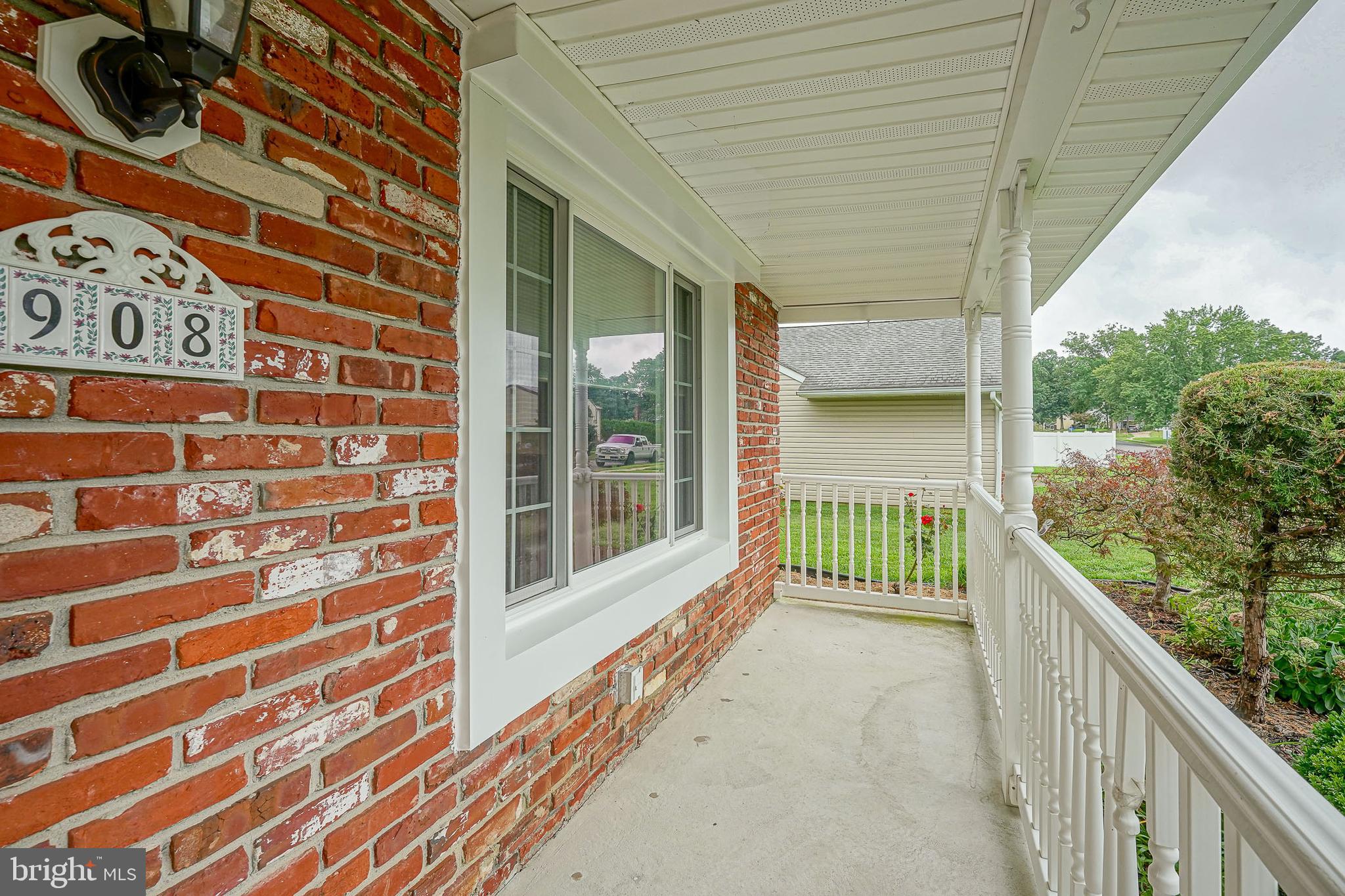 908 N BEECHAM ROAD