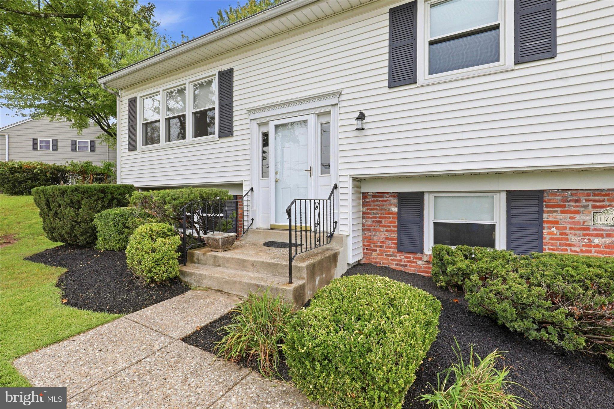 1701 N GRAVERS ROAD
