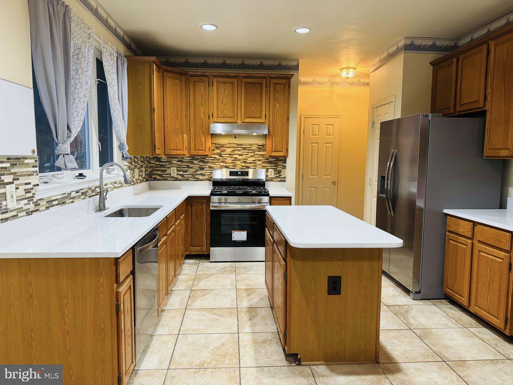 CHANTILLY HIGHLANDS - Residential Lease