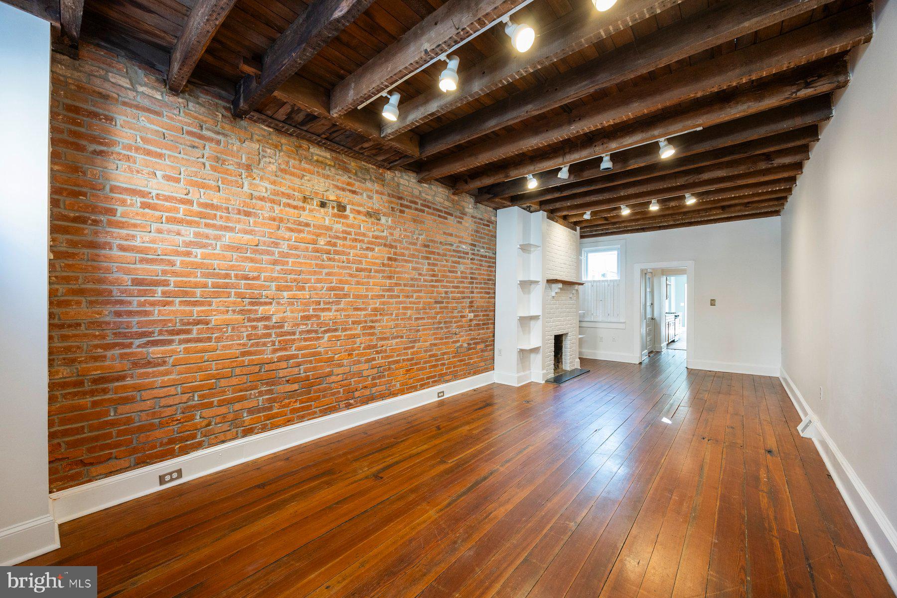 1913 E LOMBARD STREET