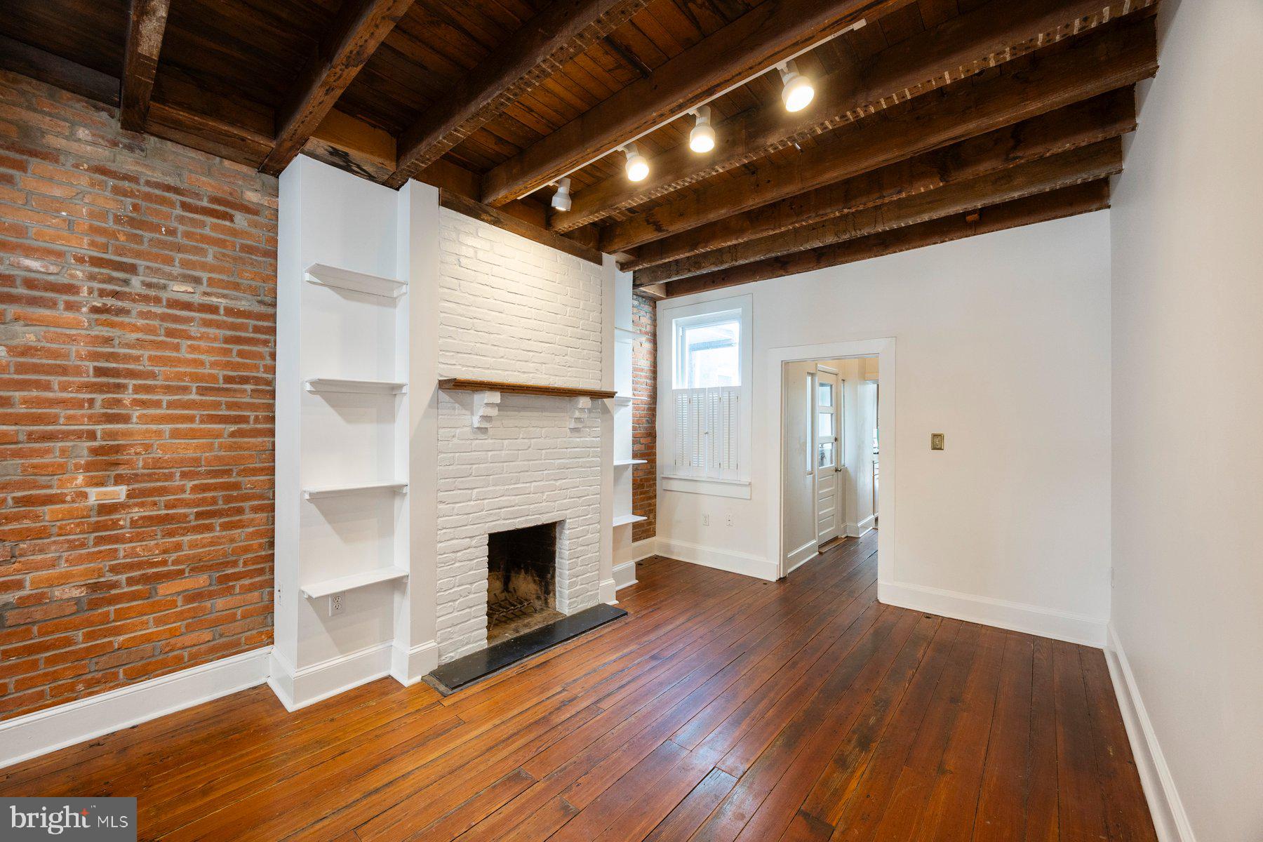 1913 E LOMBARD STREET