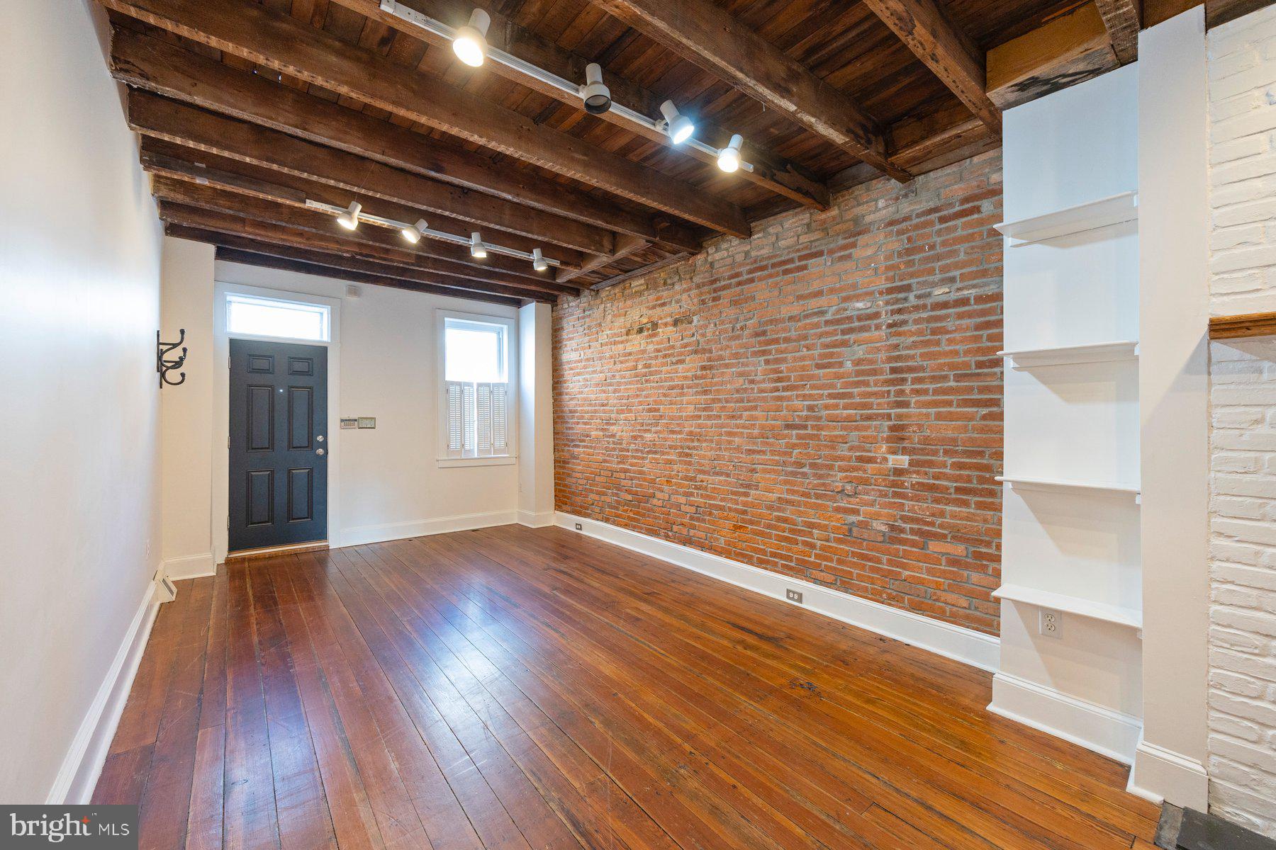 1913 E LOMBARD STREET