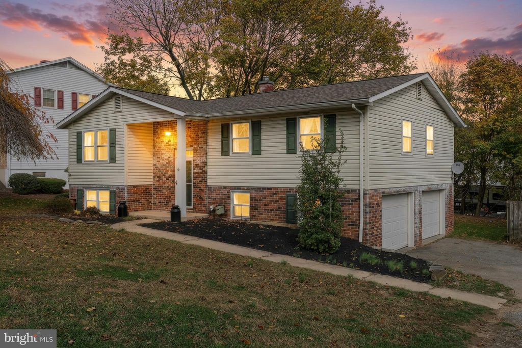 Photo of 630 Woodland Avenue, DALLASTOWN, PA 17313 (MLS # PAYK2092304)
