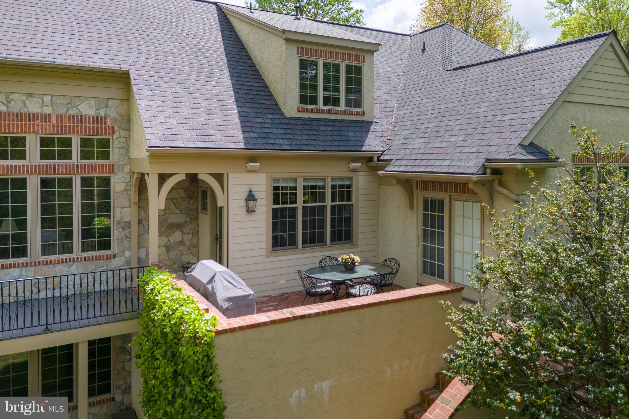 SADDLE RIDGE - Residential