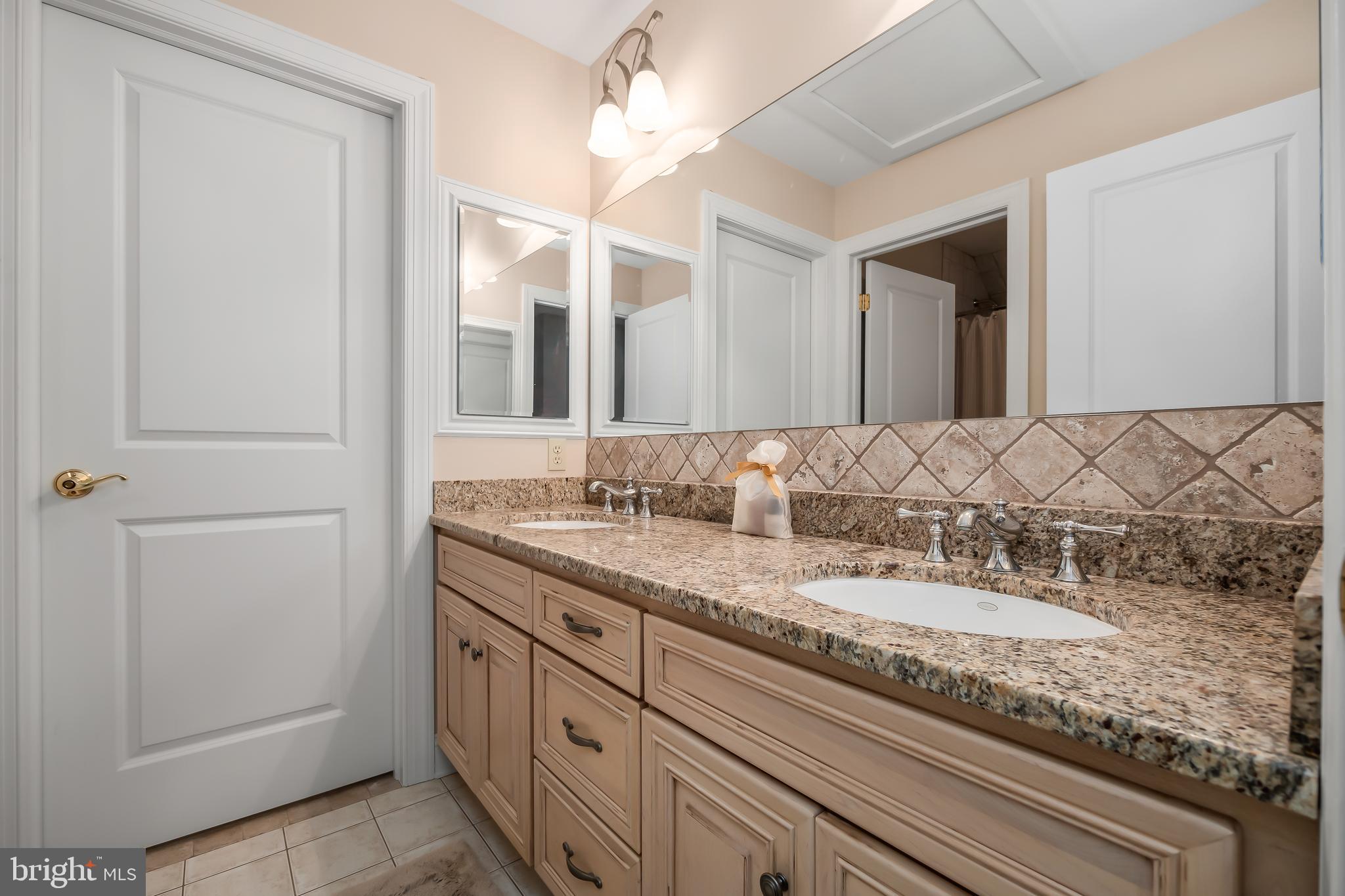 SADDLE RIDGE - Residential