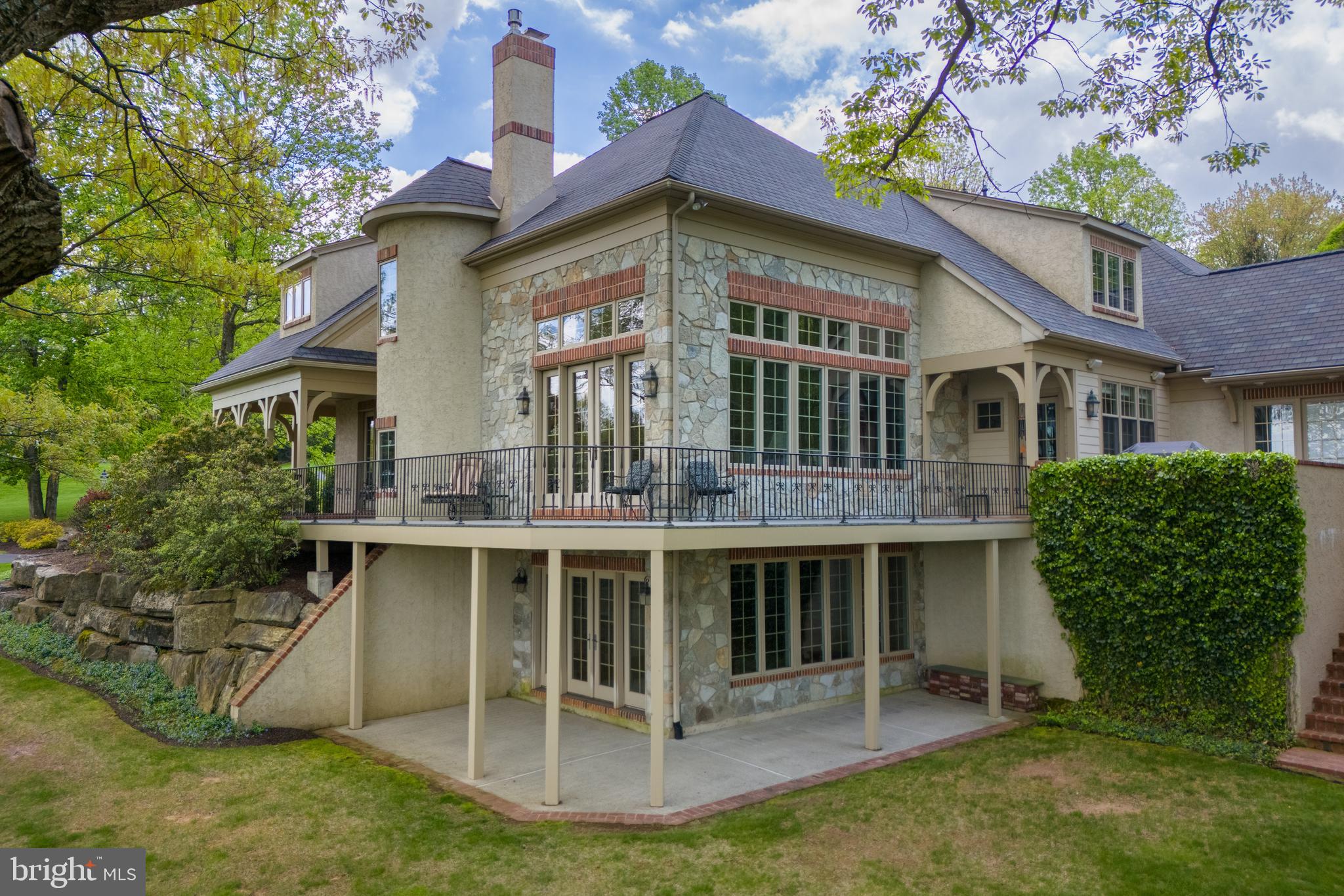 SADDLE RIDGE - Residential