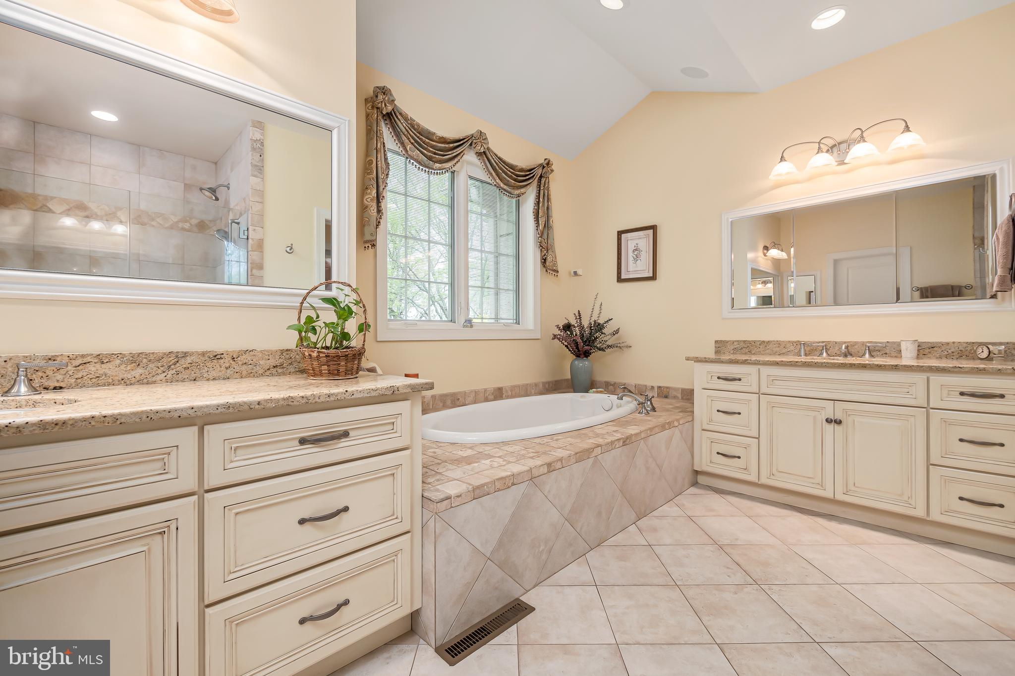 SADDLE RIDGE - Residential