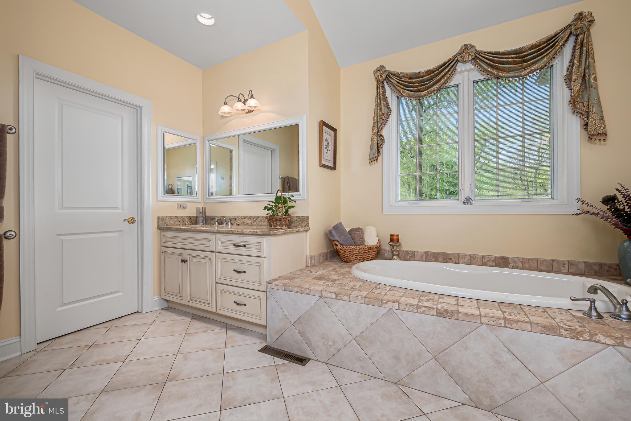 SADDLE RIDGE - Residential