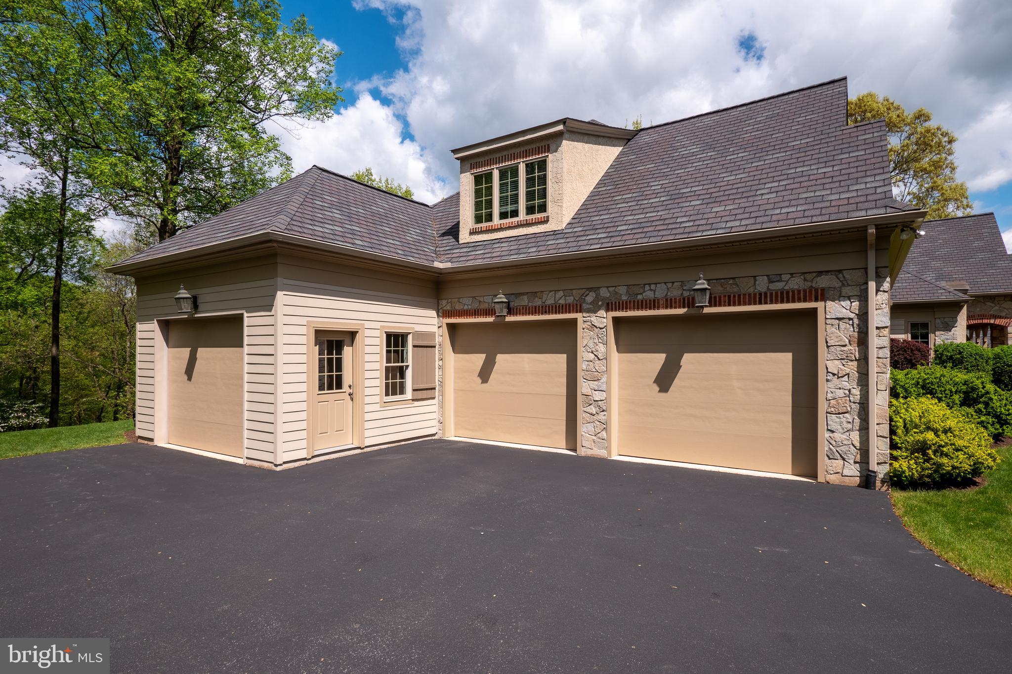 SADDLE RIDGE - Residential