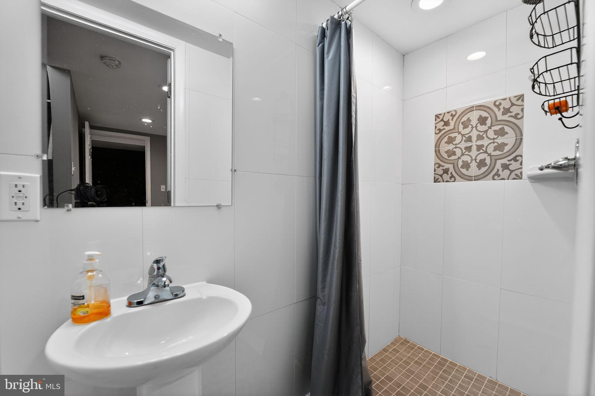 IDLEWOOD - Residential