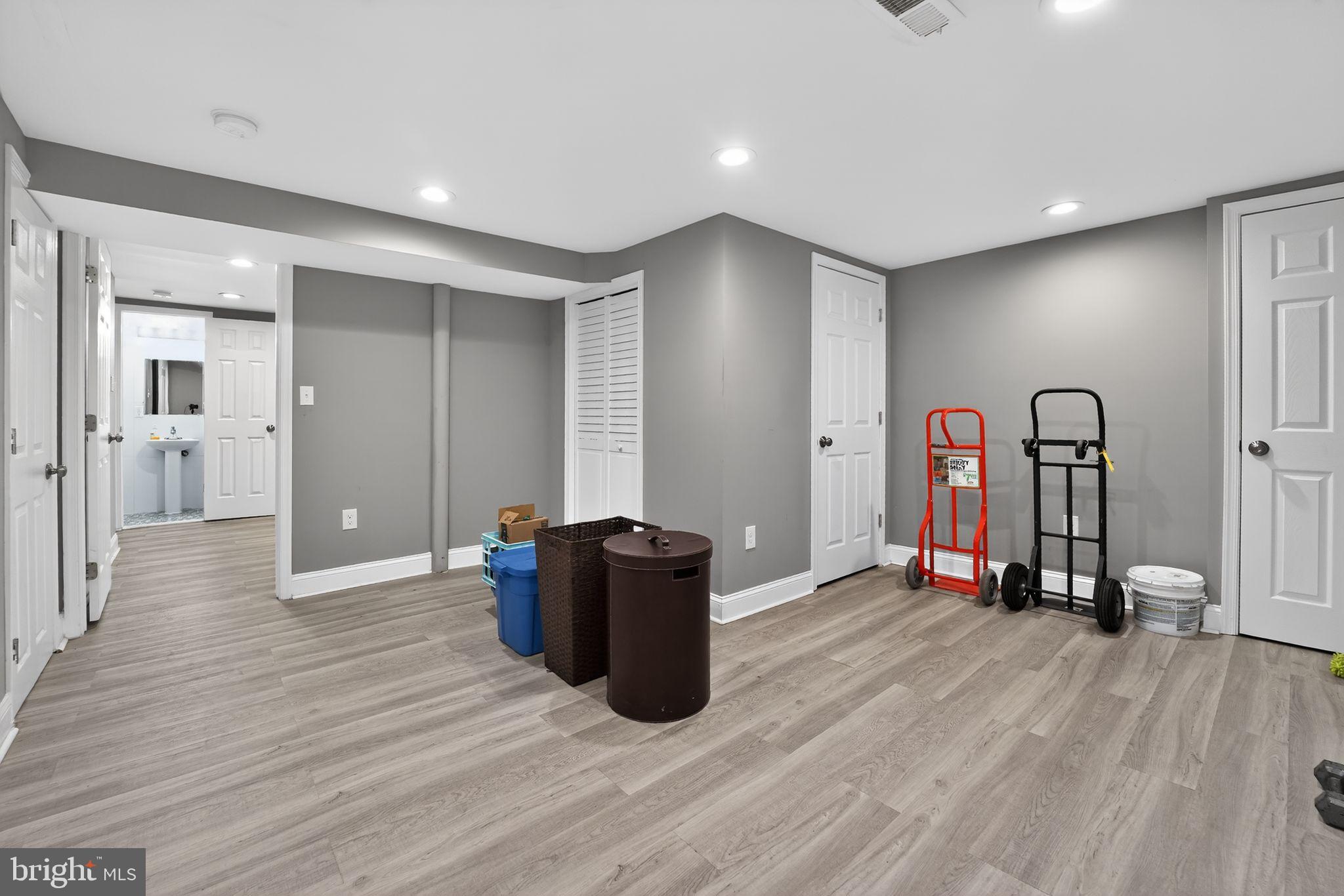 IDLEWOOD - Residential