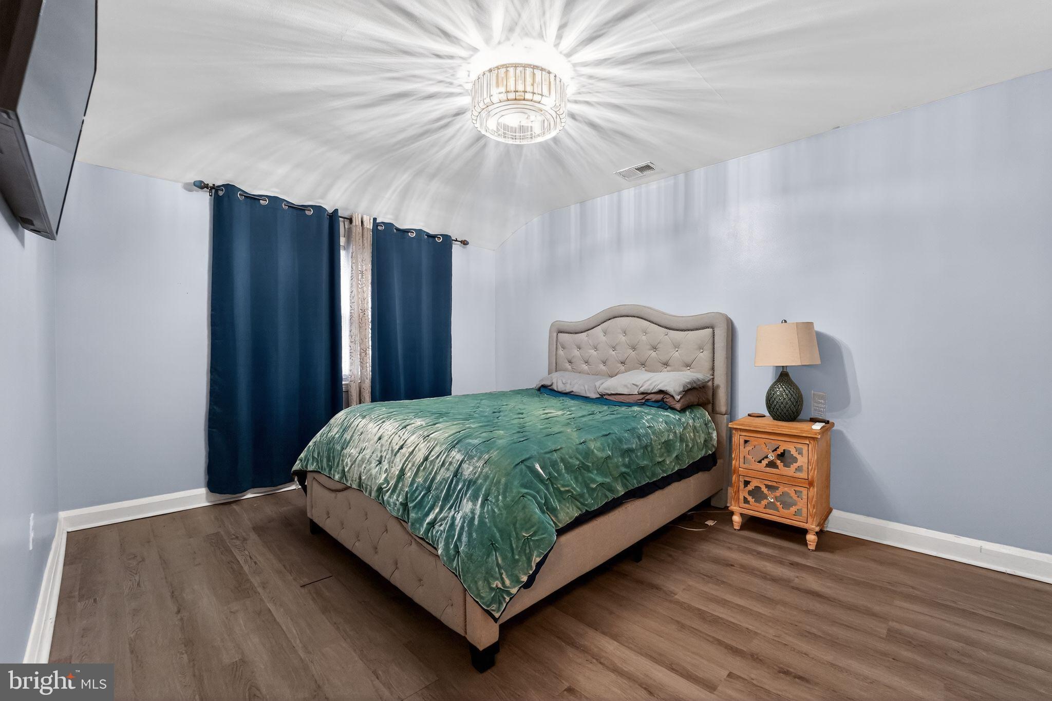 IDLEWOOD - Residential