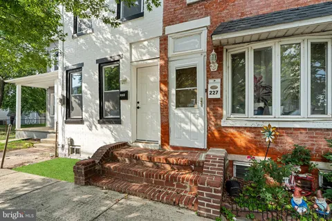 225 Market Street, Gloucester City, NJ MLS: NJCD2096944