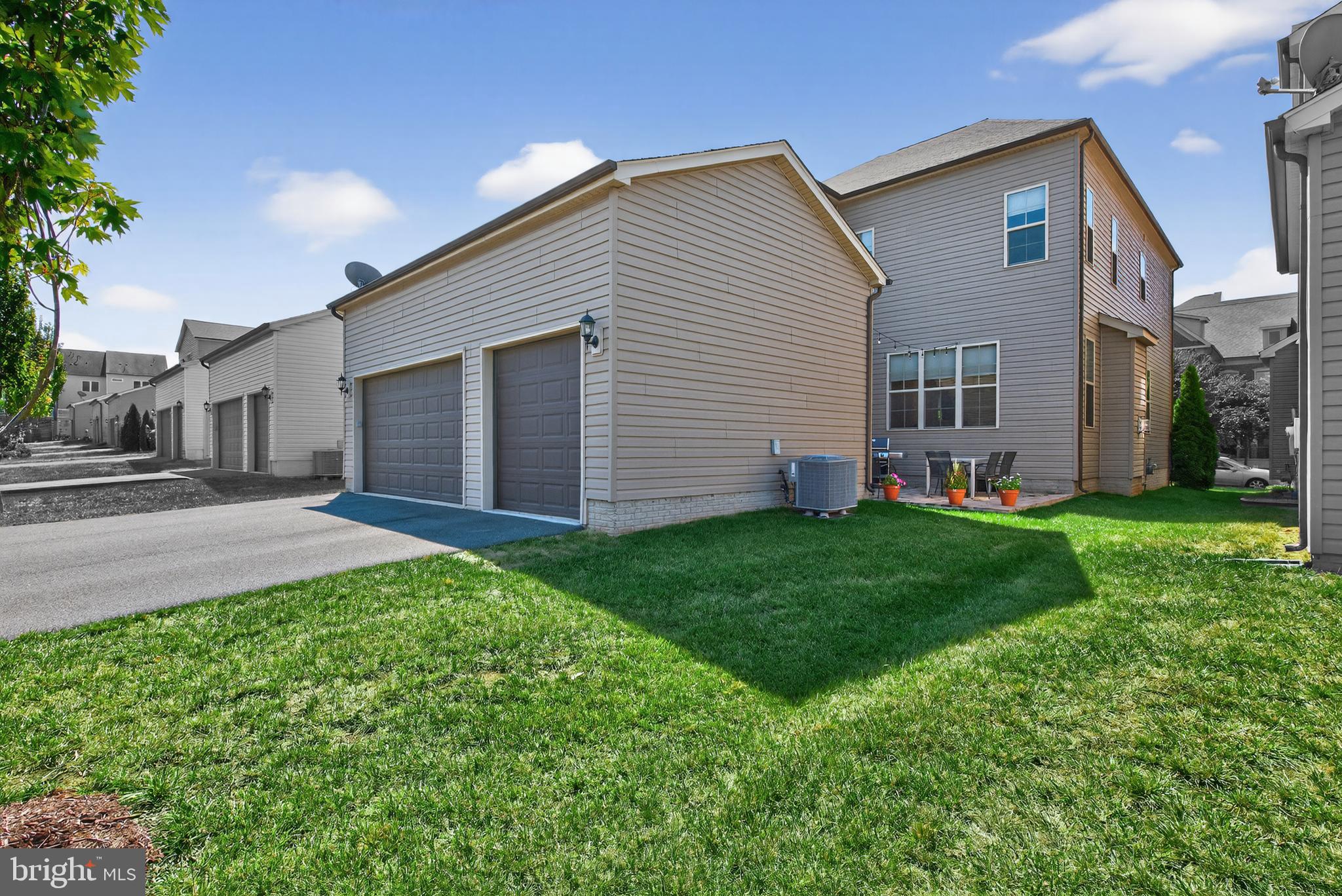 ONE LOUDOUN - Residential