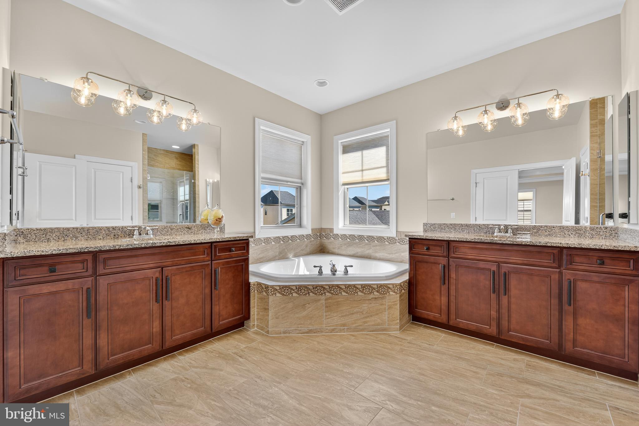 ONE LOUDOUN - Residential