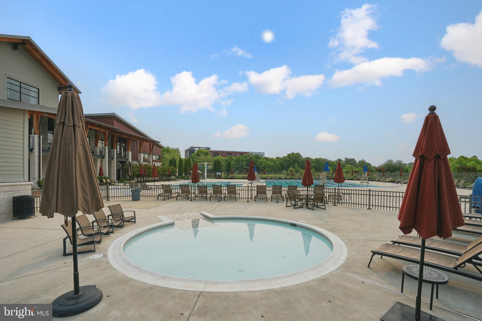 ONE LOUDOUN - Residential