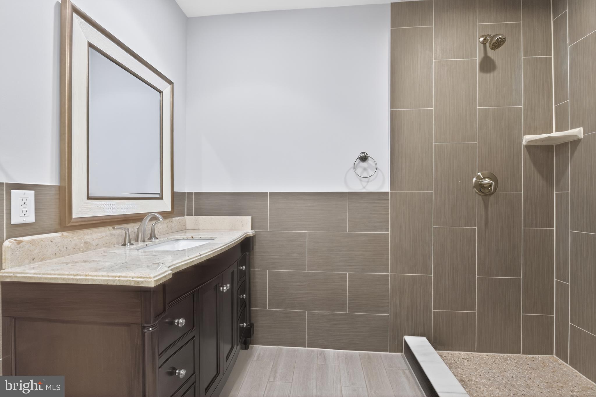 ONE LOUDOUN - Residential