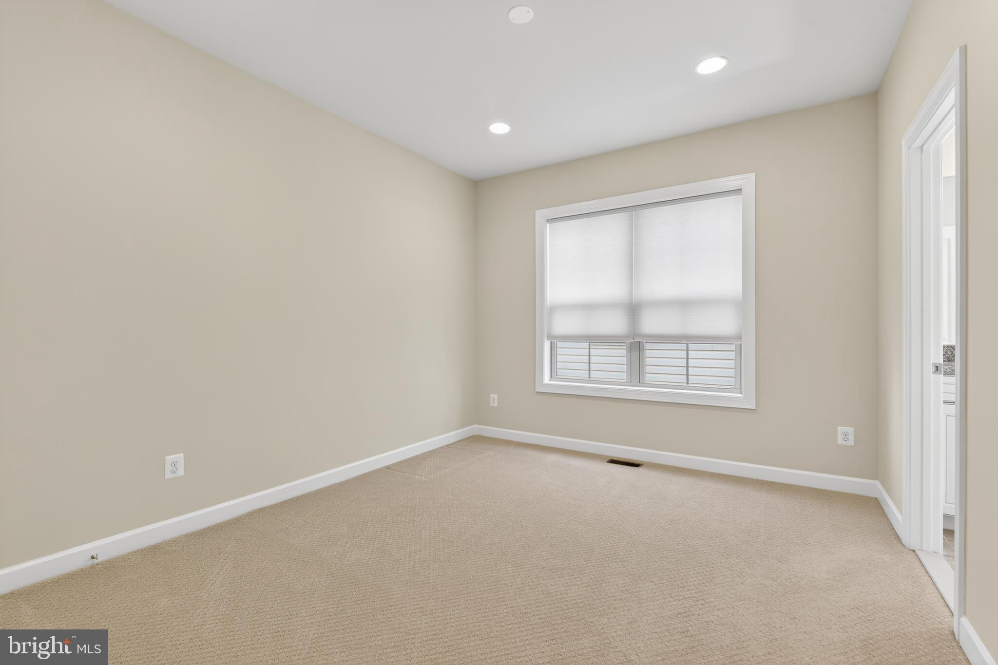 ONE LOUDOUN - Residential