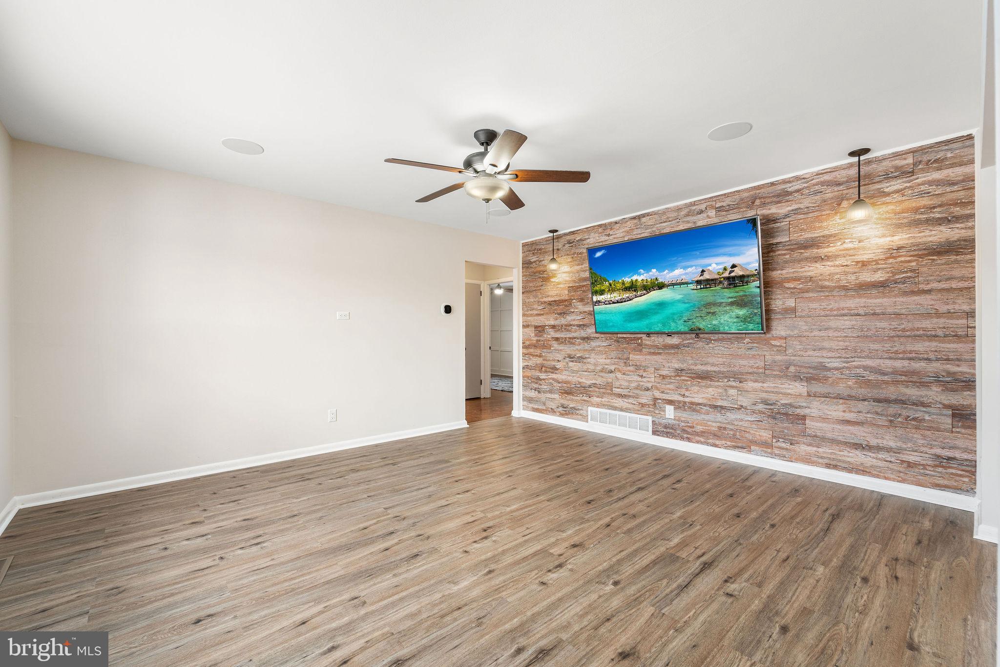 STRATFORD - Residential