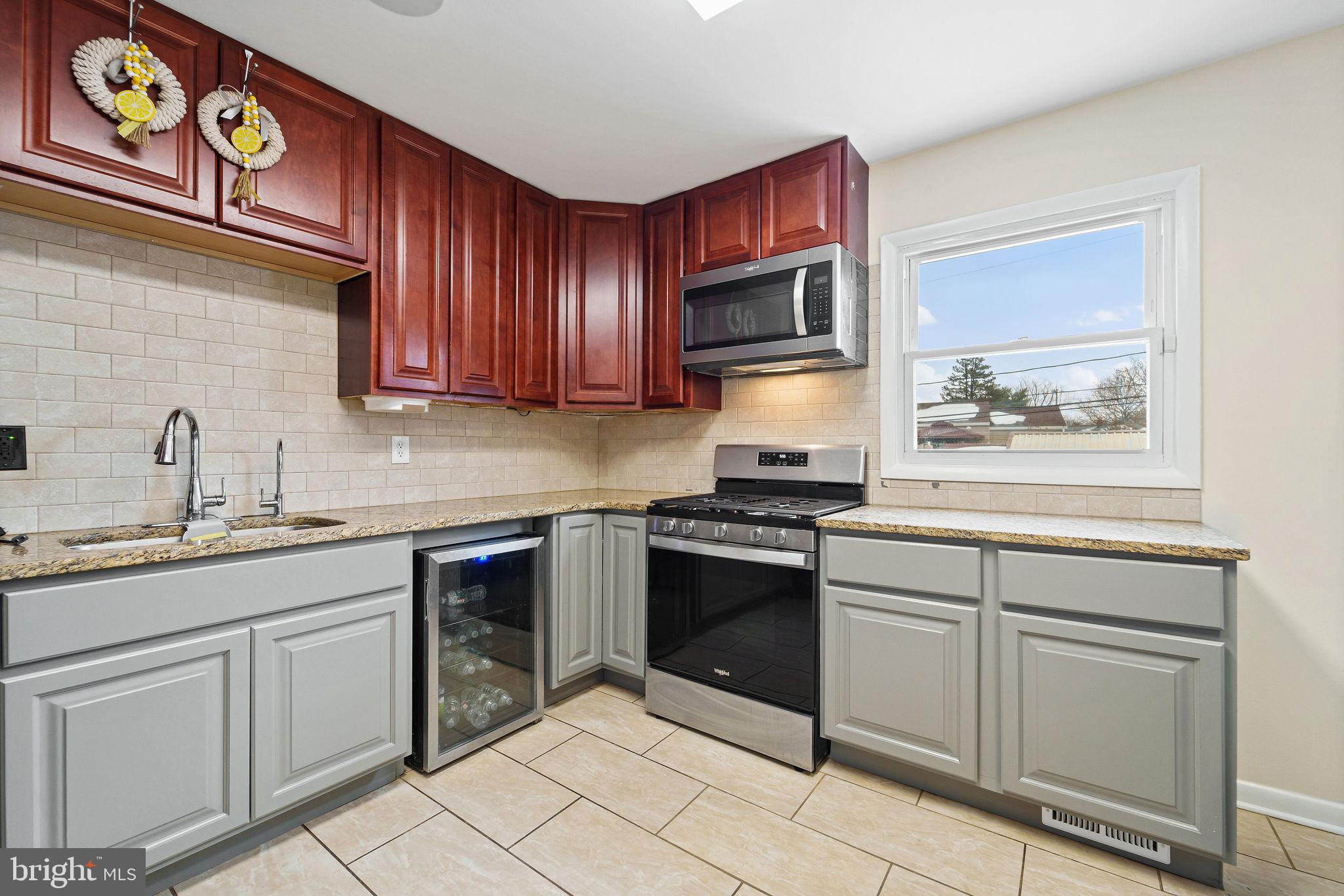 STRATFORD - Residential