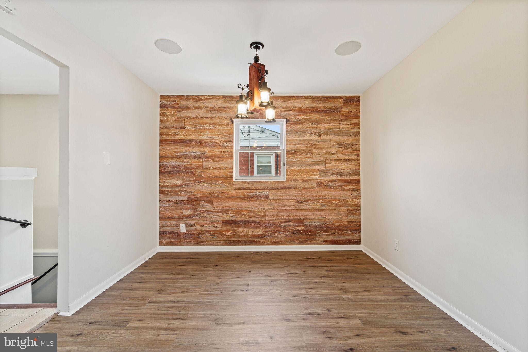 STRATFORD - Residential