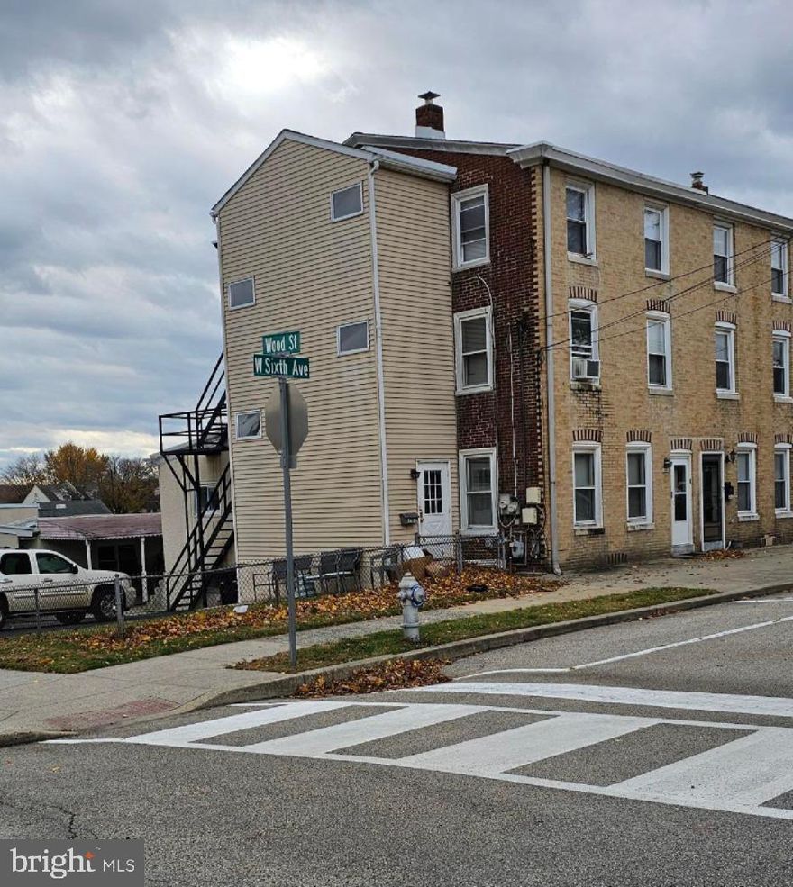 One bedroom apartment 3rd floor walk-up. New carpet, new paint, clean and available immediately.
One off street parking space included with the apartment. Plenty of natural light. 
Clean and heats included! Tenant just pays electric. Corner property.