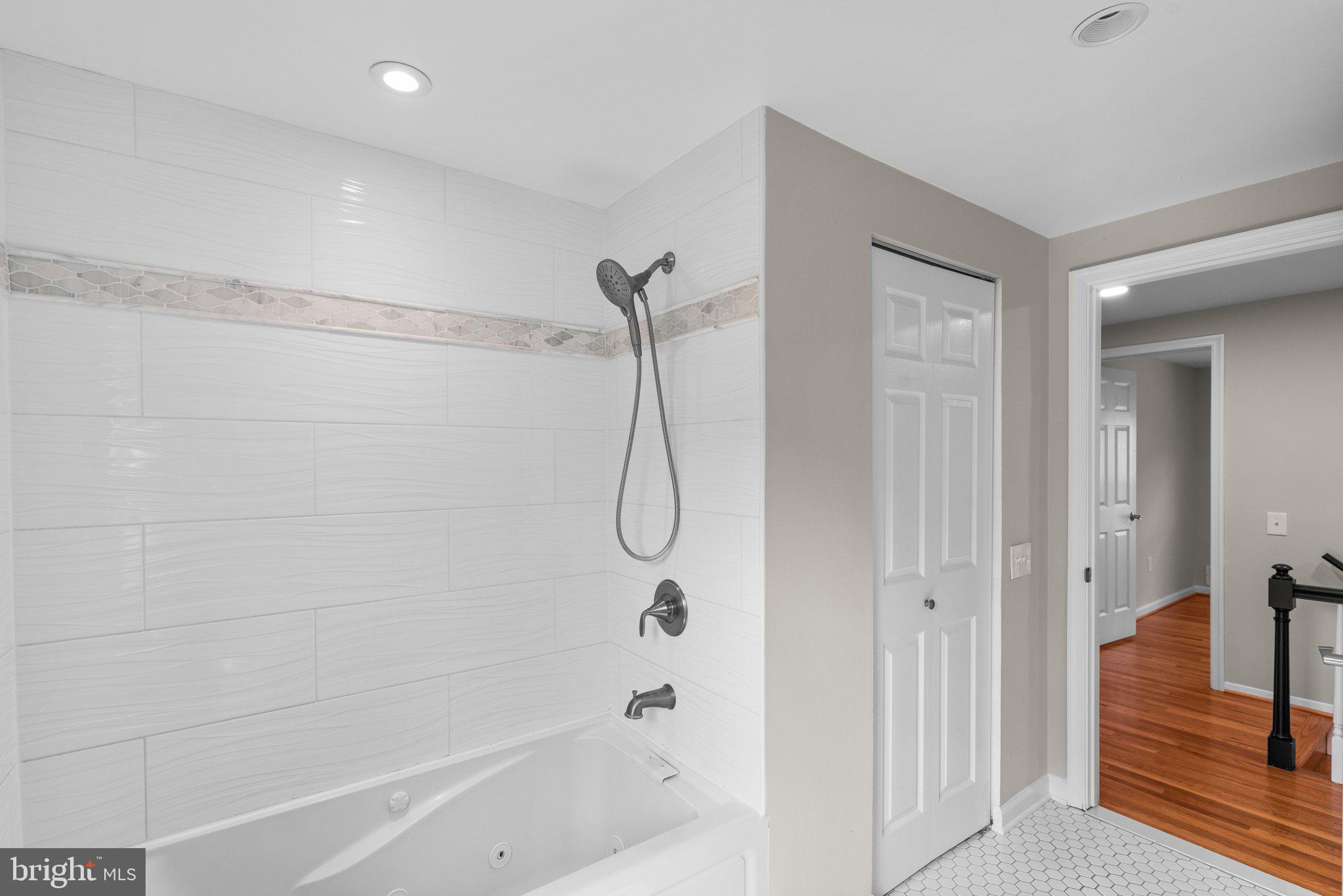 FOX HILLS OF POTOMAC - Residential