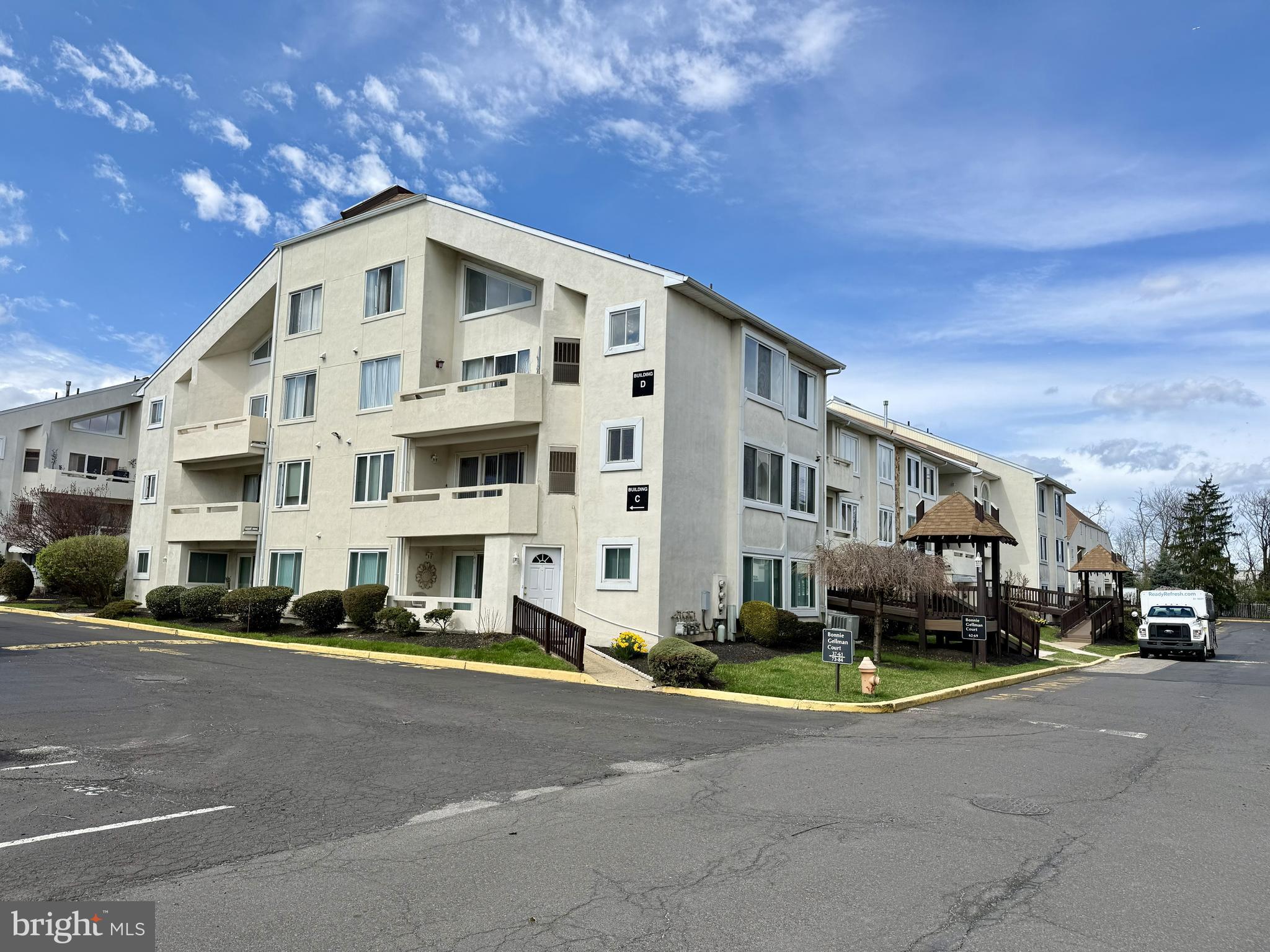 FOUNTAIN POINTE - Residential