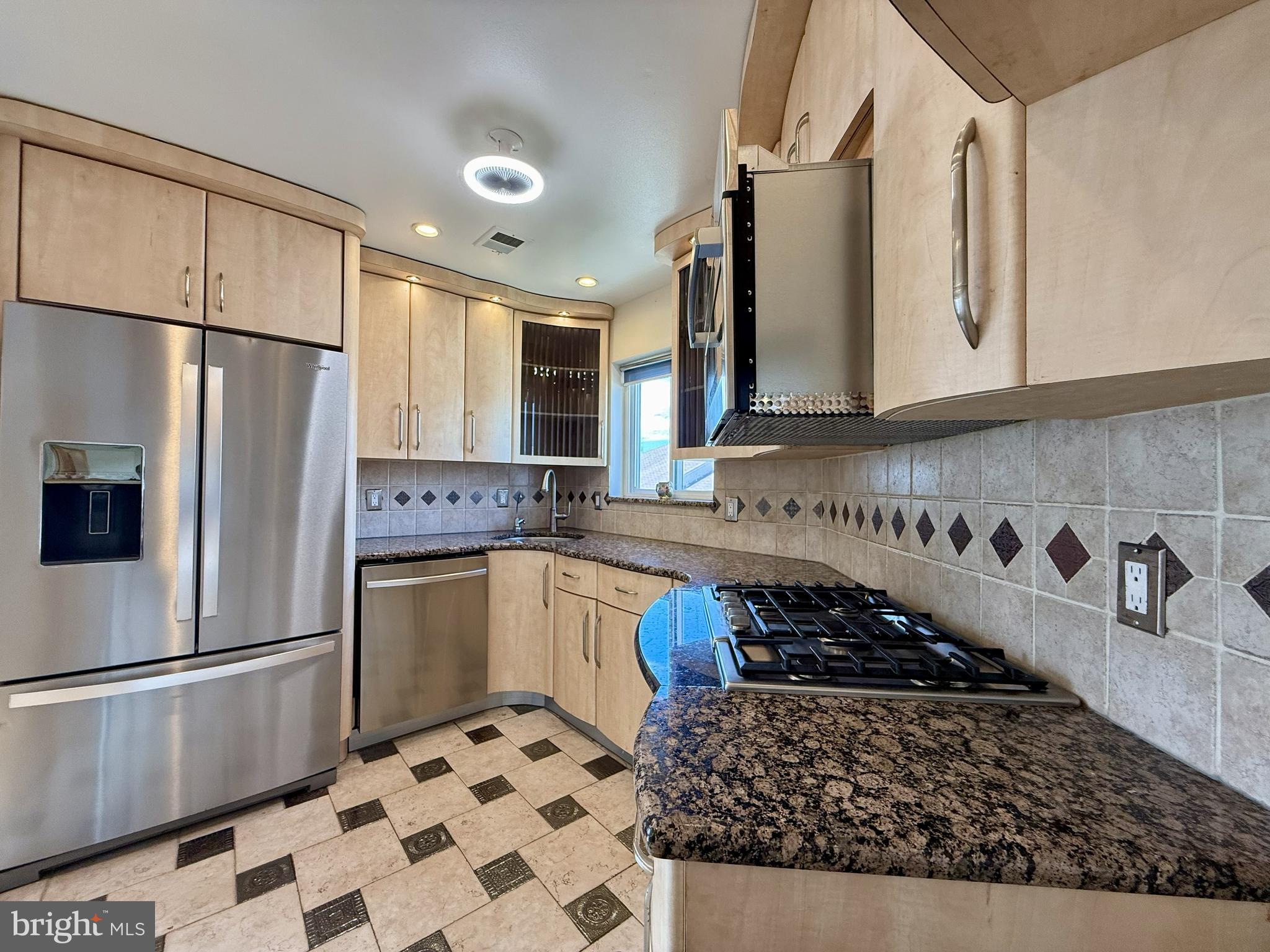 FOUNTAIN POINTE - Residential