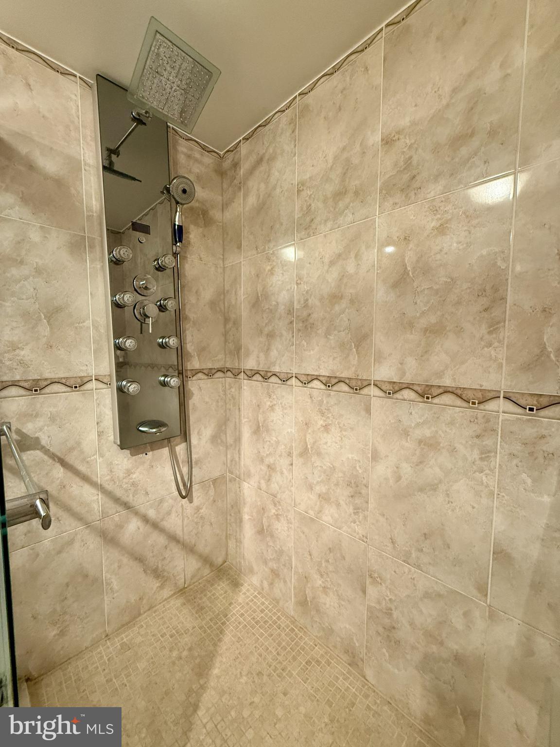 FOUNTAIN POINTE - Residential