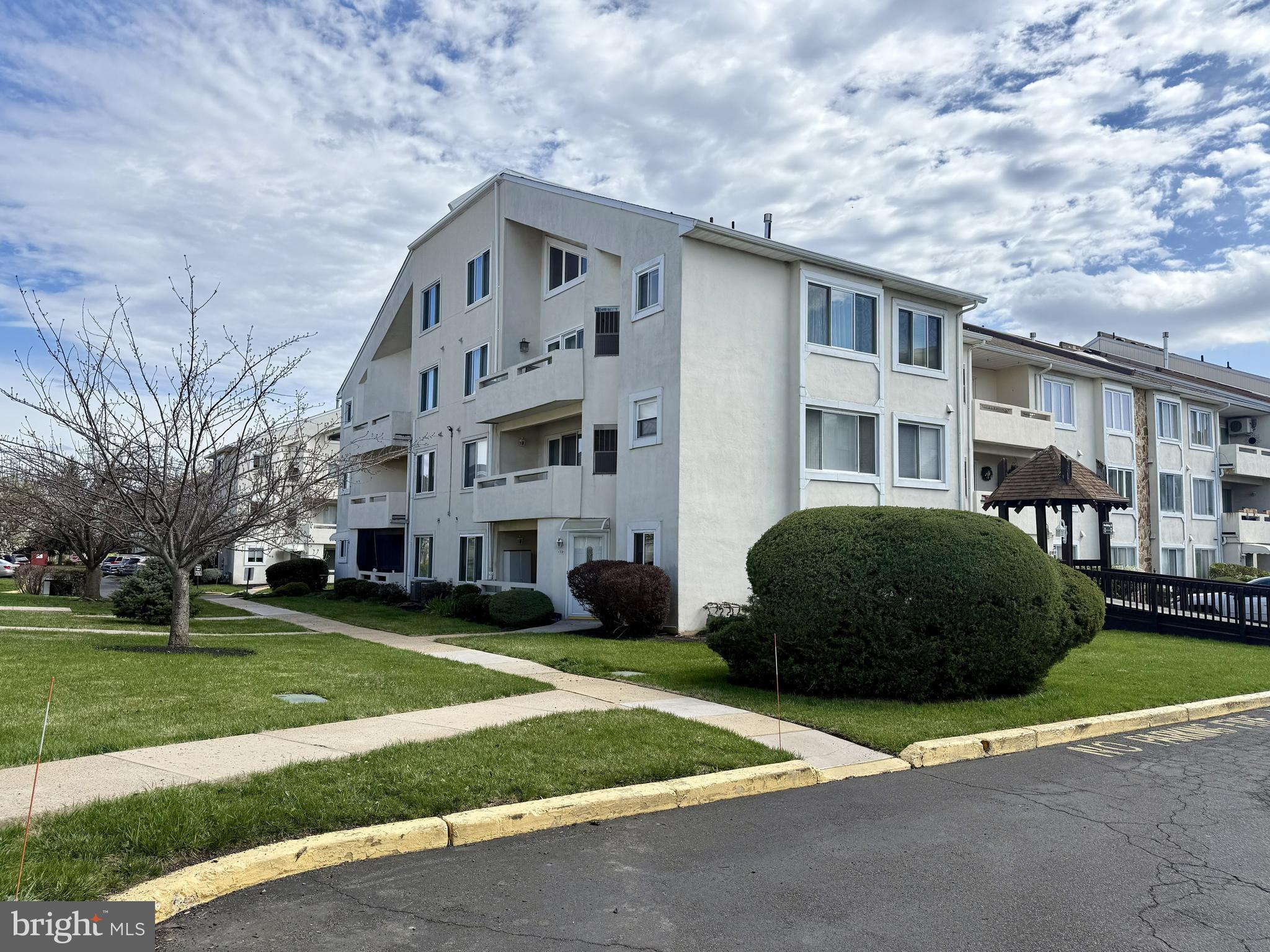 FOUNTAIN POINTE - Residential