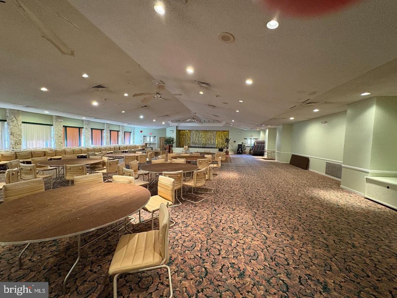 FOUNTAIN POINTE - Residential