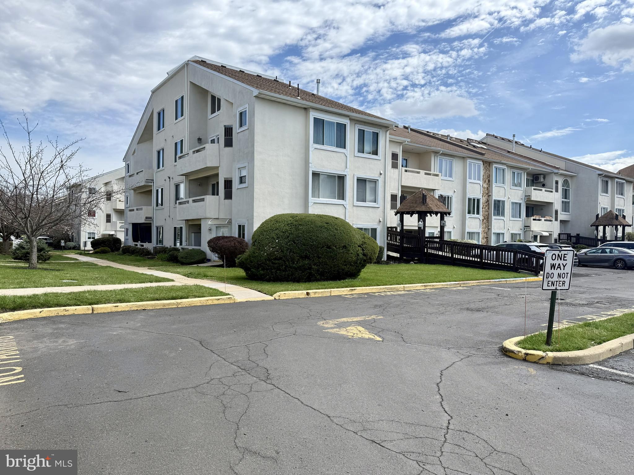 FOUNTAIN POINTE - Residential