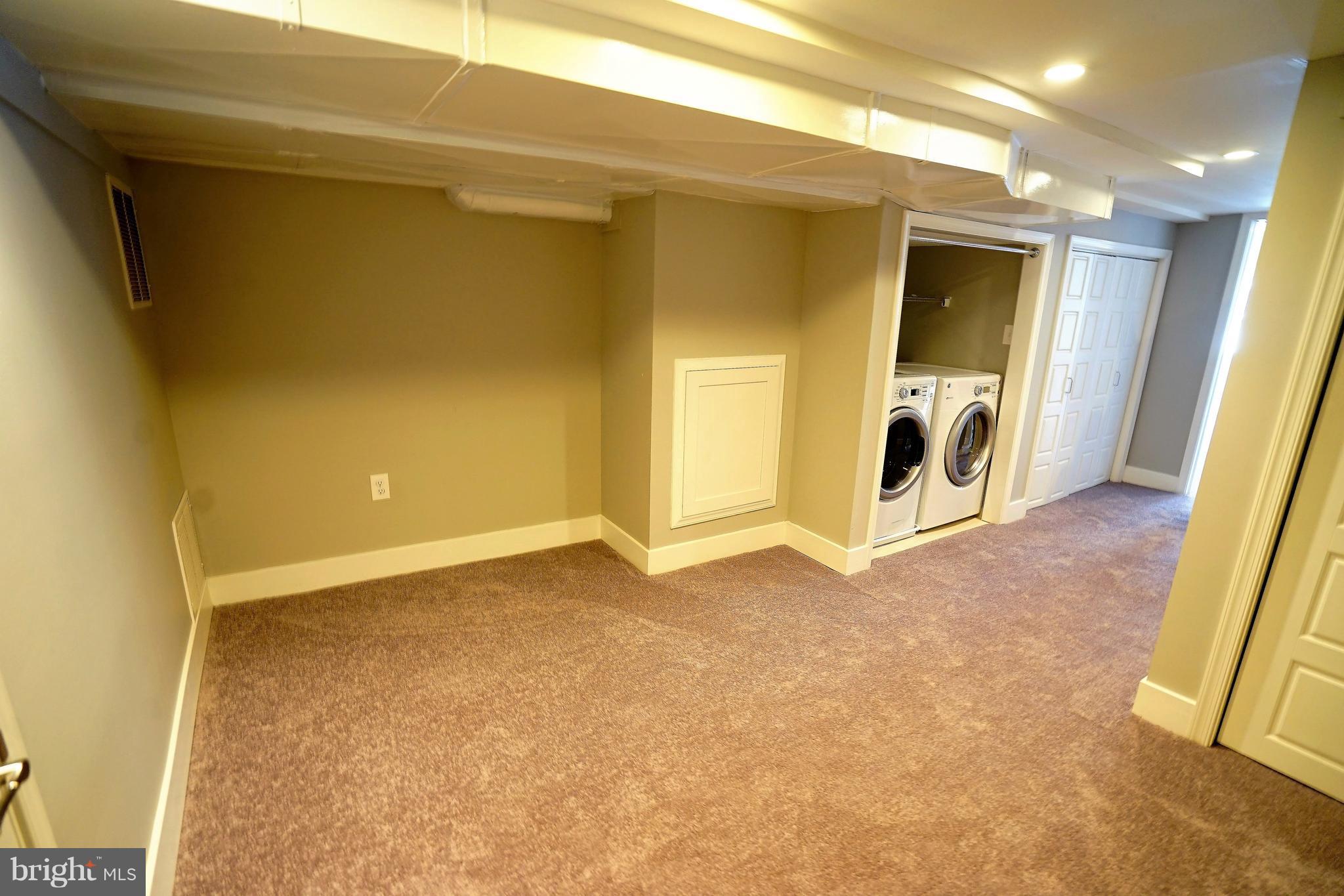 RIVERSIDE - Residential Lease