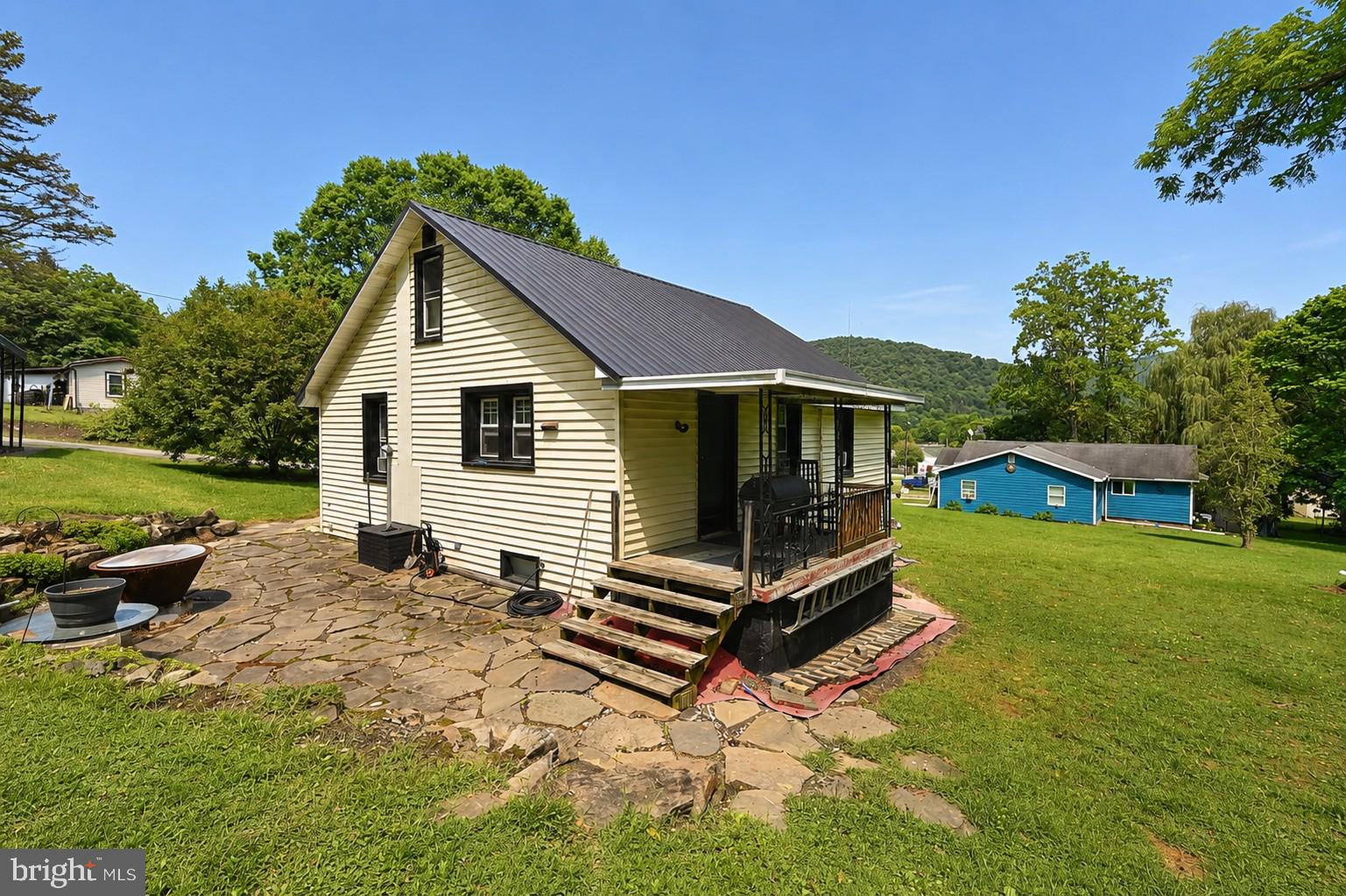 16 VIRGINIA AVENUE